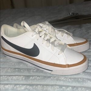 Nike White and Brown Women’s Blazers- Low Top